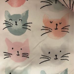 Queen size sheets! Cat print. 🐱